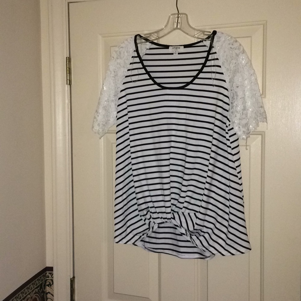 Umgee USA Size Small Top Black/White Lace Sleeves